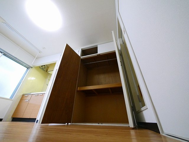 城戸ハイツ東棟の収納|収納スペースも充実しています