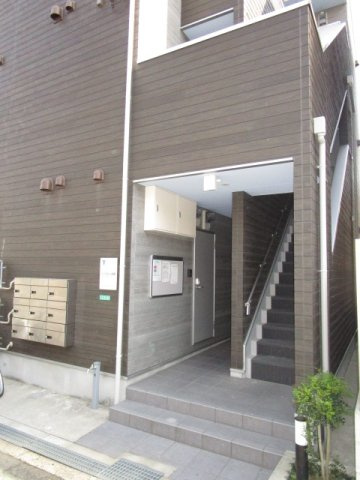 ウィズダムヒル新高のエントランス