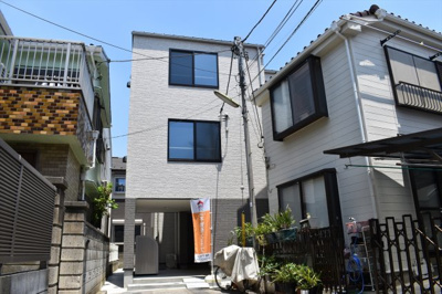 【外観】 | ガーデンズアイリス | 堀切菖蒲園駅徒歩10分、オートックの内廊下で安心なセキュリティ、敷地内ゴミ捨場、自転車置場も完備です