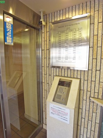 リベール明石弐番館1201のエントランス