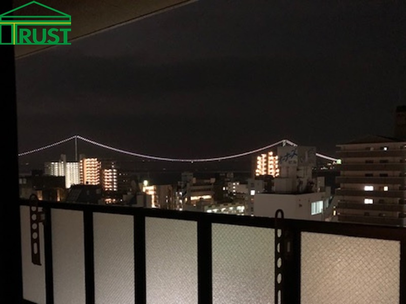 リベール明石弐番館1201の展望|リビングからの夜景です、毎晩この夜景を眺めながらの生活はワクワクしますね。