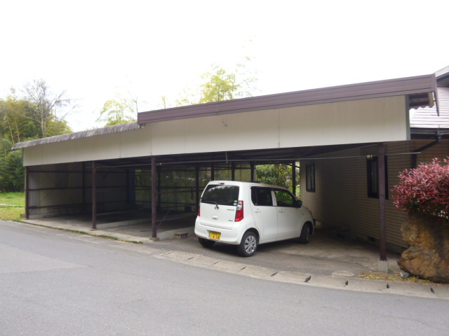 広江７丁目貸家（12-47）の駐車場