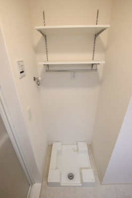 【設備】 | ファミーユ深井 | 室内洗濯機置き場