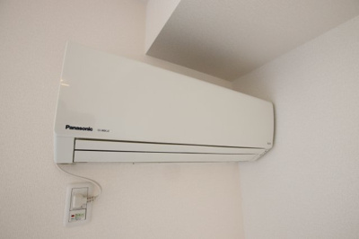 【設備】 | ファミーユ深井 | エアコン