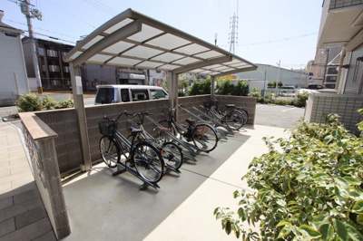 【その他共用部分】 | ファミーユ深井 | 駐輪場