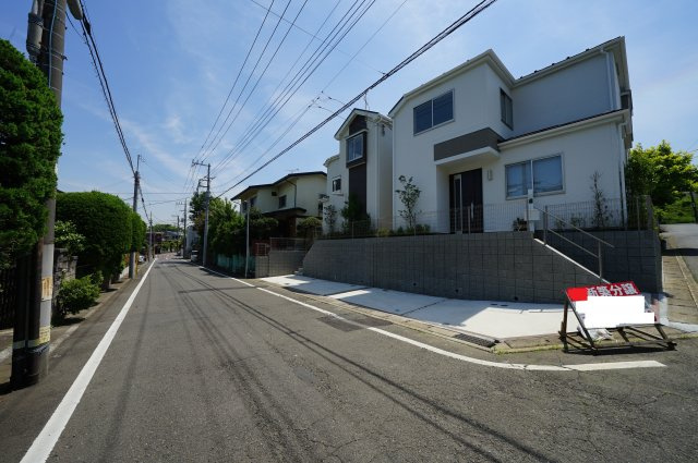 保土ヶ谷区東川島町全２棟　新築戸建【成約】の前面道路含む現地写真