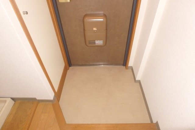 ハイツオオクボの玄関