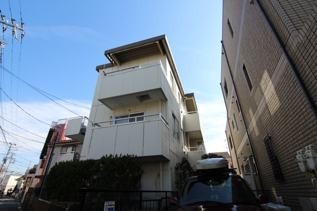 ハイツオオクボの外観|ブレーメン商店街を入ったところに御座います☆