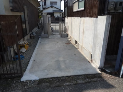【駐車場】 | 米田町戸建（記村邸） | 駐車スペース１台付き！別途２台目も有ります！