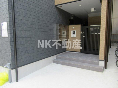 【エントランス】 | Limmon御厨（リーモンミクリヤ）（八戸ノ里賃貸） | 落ち着いたエントランスです