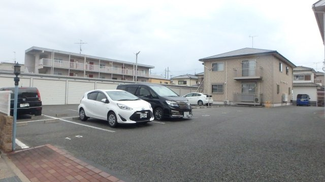 シェ・ラ・ポレールの駐車場