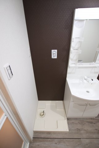 【設備】 | セゾンラトゥール初芝 | 室内洗濯機置場
