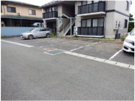 ベルク平清水の駐車場