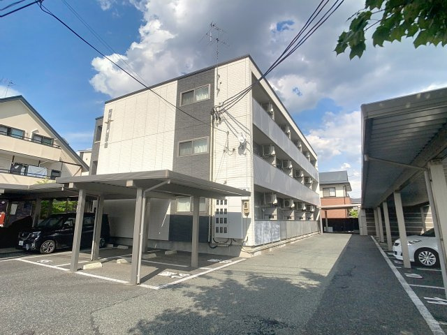 ボルツⅢの駐車場