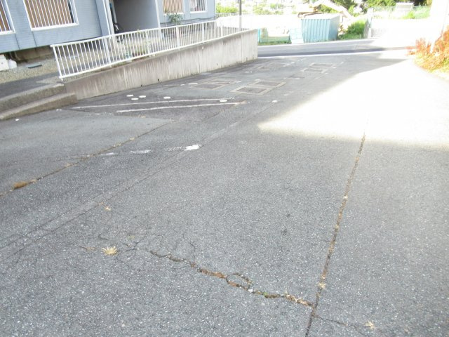 山形市中桜田３丁目のアパートの駐車場