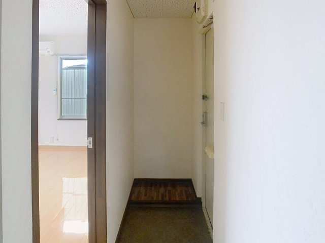 メゾンロイヤルＡの玄関