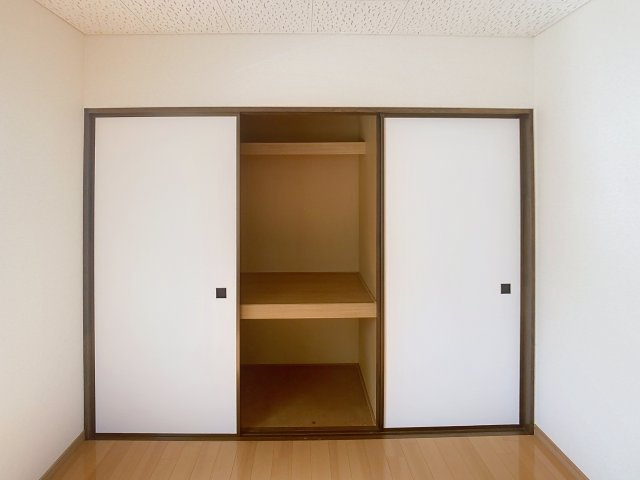 メゾンロイヤルＡの収納