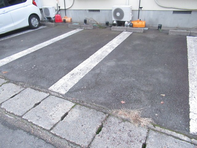 パールレジデンスの駐車場