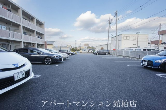 ルピナスの駐車場