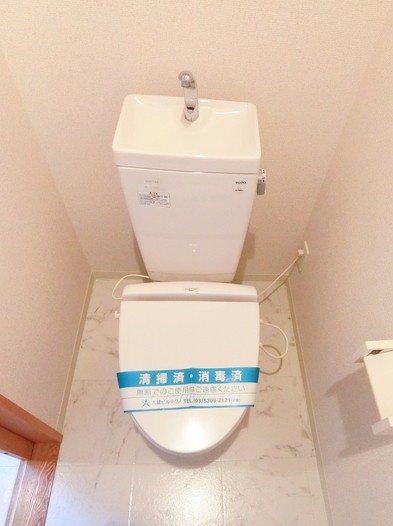 【トイレ】 | フィオーレ登戸 | 人気のバストイレ別です！トイレが独立していると使いやすいですよね☆冬に特に嬉しい暖房便座機能も完備♪