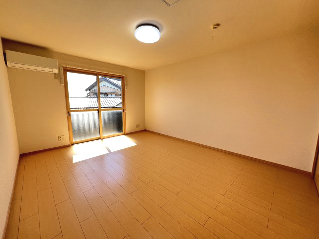 アヴァンス翼の洋室