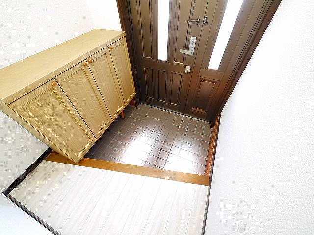 あやめ池北３丁目戸建の玄関