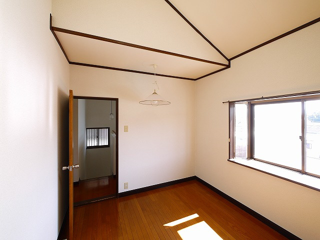 あやめ池北３丁目戸建の洋室