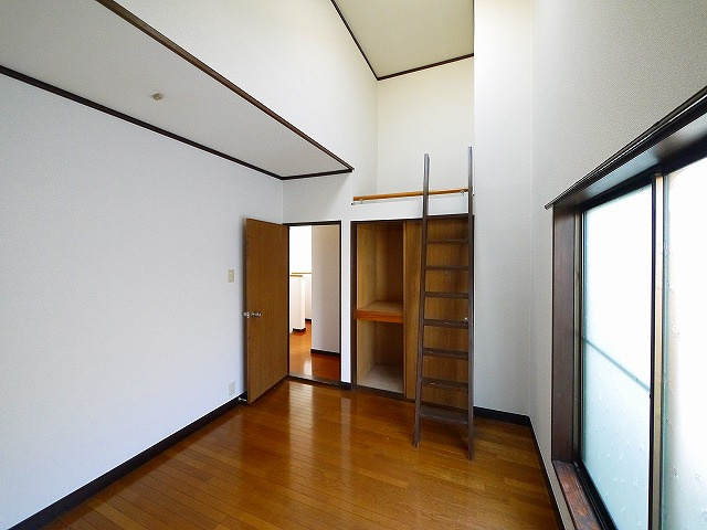 あやめ池北３丁目戸建の洋室