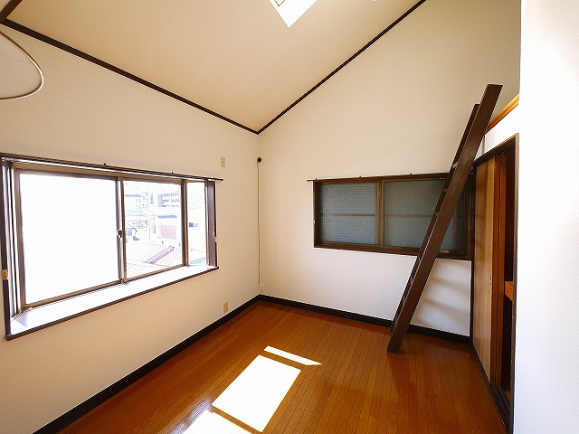 あやめ池北３丁目戸建の寝室