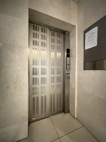 【その他共用部分】 | ロイヤルパレスセンター南 | 10階までエレベーターでラクラク上がれます♪疲れた時や荷物の多いときにもエレベーターは嬉しい★