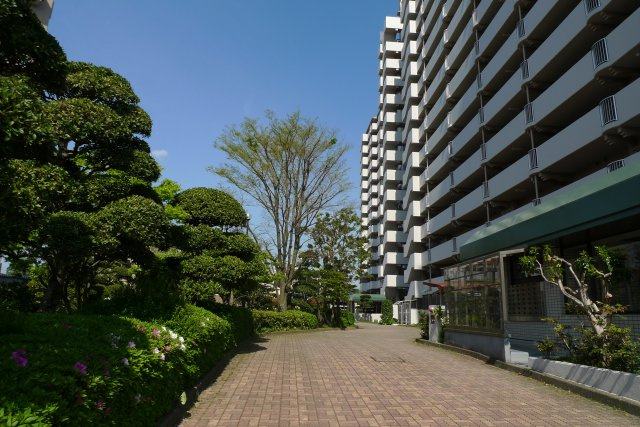 ファミールハイツ久留米弐番館のその他共用部分|エントランスより子供さんが飛び出しても敷地が広いの安心