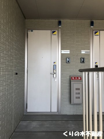 【エントランス】 | グロワール | 落ち着いたエントランスです