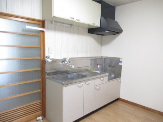 ムツミハイツＢのキッチン|コンパクトなキッチンで掃除もラクラク