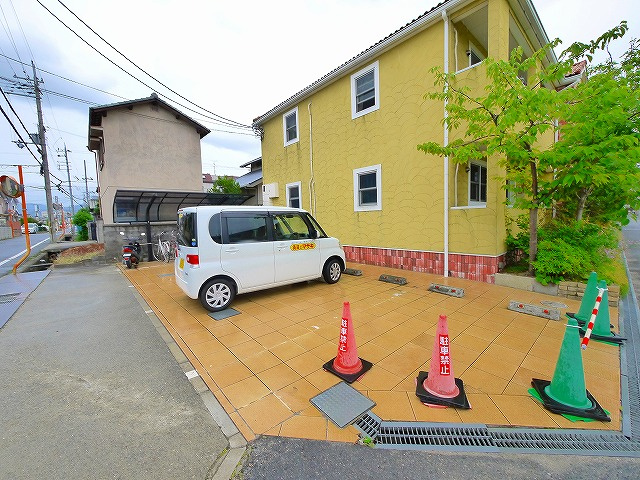 プチメゾン二階堂の駐車場|駐車スペースもあります