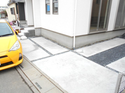 【駐車場】 | 春日部市　南中曽根　全4棟　3号棟 らすと2棟 | 駐車場に車を止められます。