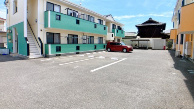 OASIS　SATONAKA　A棟の駐車場