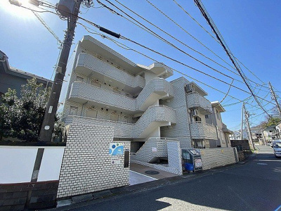【外観】 | ハイランドハウス | 小田急線「読売ランド前」駅徒歩7分！「生田」駅徒歩10分！鉄筋コンクリートの4階建てマンションです♪2駅利用可能で通勤通学はもちろん、お買い物やお出かけにもGood☆
