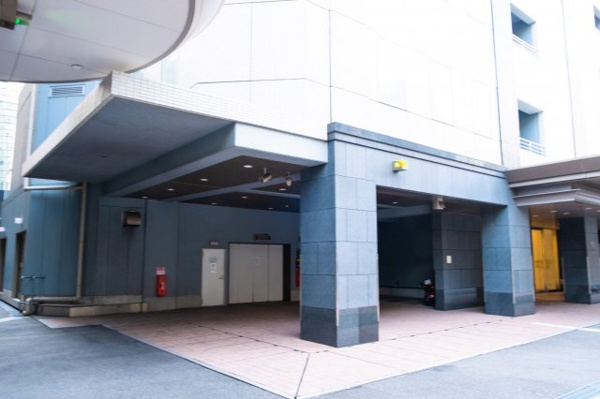 【駐車場】 | 【敷地内駐車場】きちんと整備されたきれいな駐車場です！十分な広さがあり、車の出し入れもスムーズ！