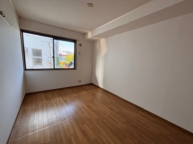 パークヒルズ春日丘の洋室