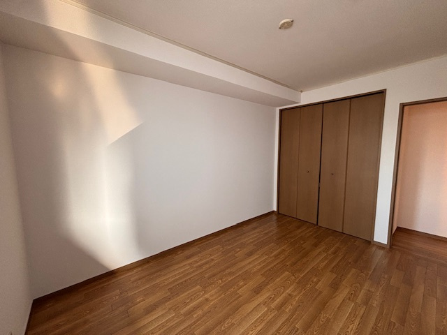 パークヒルズ春日丘の洋室