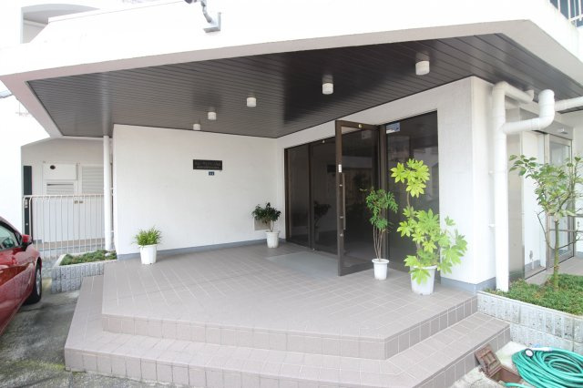 第二シーサイドパレス塩屋のエントランス