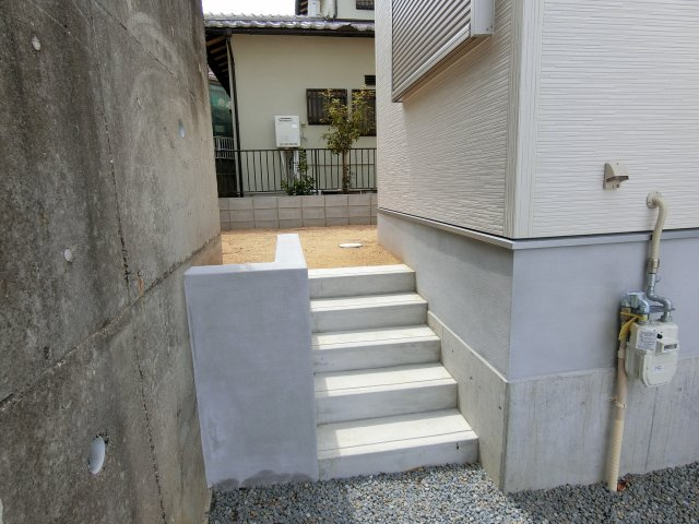 神戸市第8垂水区つつじが丘　新築戸建の外観|お庭へとつづく階段