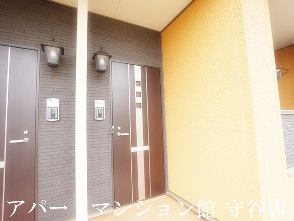 ノーヴァトワーレHのエントランス