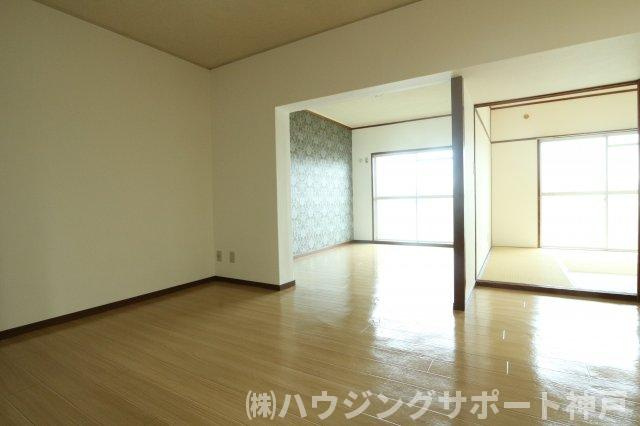 グリーンハイム山口の居間・リビング