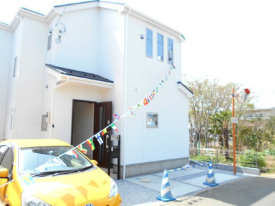 【駐車場】 | 上尾市(東大宮)　瓦葺　全2棟　1号棟　35坪 | 車をお持ちの方に嬉しい駐車場付きの物件です。駐車2台。2990から2590万円に価格変更です。