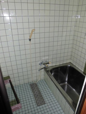 【浴室】 | 湘南ハイツ | トイレと洗面台が別なので、お風呂を広く使えます。