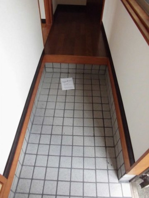 【玄関】 | 湘南ハイツ | 広いので靴を何足か出しておけます。