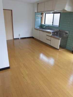 【居間・リビング】 | 湘南ハイツ | 広さは12.3帖です。