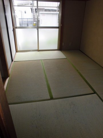 【寝室】 | 湘南ハイツ | 南向きのお部屋です。