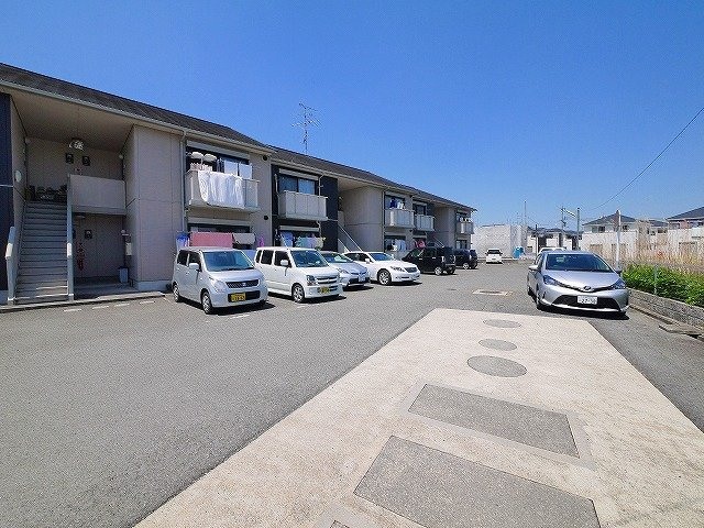 フォレスト木津の駐車場